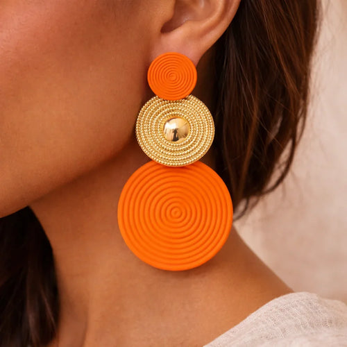 boucles d'oreilles bohème orange portées femme style estival